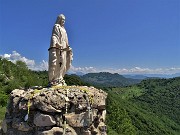 37 Madonnina del Costone  (1195 m) con vista verso Salmezza e Cornagera-Poieto